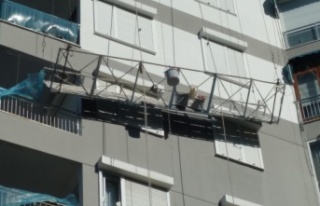 İskelede inşaat işçilerinin ölüm kalım mücadelesi...
