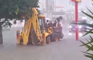 Mahsur kalan kadınlar, kepçeyle kurtarıldılar