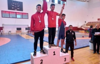 Manavgatlı güreşçilerden toplu başarı