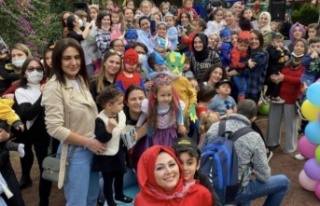 Oyuncak ve Sanat Atölyesi’nde anne ve çocuklar...