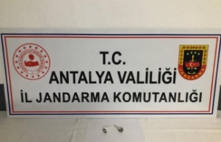 Sigara paketi içerisinde jelatine sarılı 2 paket...