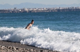 Türkiye güne kar yağışı ile uyanırken Antalya’da...