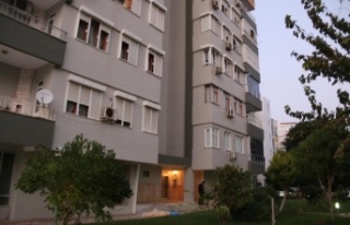 Yalnız yaşayan kadın site bahçesinde ölü bulundu