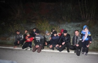 Yurt dışına kaçmak isterken tekneden atılan göçmenlerden...