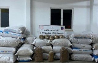 113 yem çuvalı dolusu kaçak tütün ele geçirildi