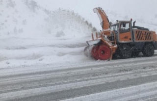 Akseki-Seydişehir karayolu kar ve tipi sebebiyle...