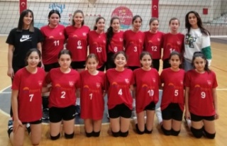 Alanya Belediyespor Midi Kız Takımı'ndan 3-1'lik...