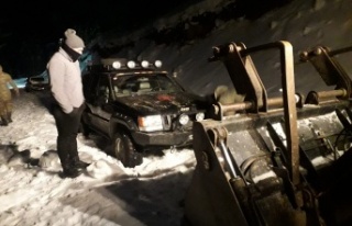Alanya'da 11 araç ve 40 kişi karda mahsur kaldı