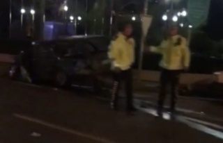 Alanya'da freni tutmayan tır araçların arasına...