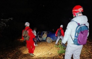 Alanya'da mahsur kalan vatandaşları AKUT kurtardı