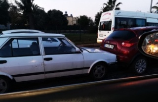 Alanya'da zincirleme kaza! 4 araç birbirine...