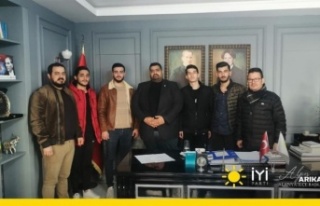 Alanya İYİ Parti'ye gençlerden yoğun ilgi