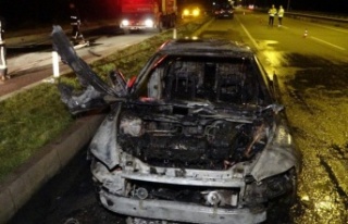 Alanya yolunda seyir halindeki otomobil cayır cayır...