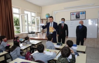 Alanya’da öğrencilere 90 bin hikaye kitabı