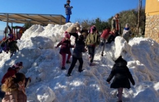 Alanya Belediyesi'nden öğrencilere kar sürprizi