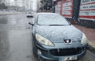 Antalya kent merkezine 29 yıl sonra kar yağdı