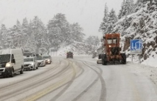 Antalya-Konya karayolunda ulaşım güçlükle sağlanıyor