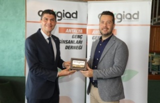 ANTGİAD İzzet Pinto ile girişimciliği konuştu