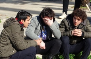 Arkadaşları kazada yaralanan genç, uzun süre kazanın...