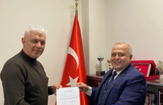 Başkan Yenialp mazbatasını aldı