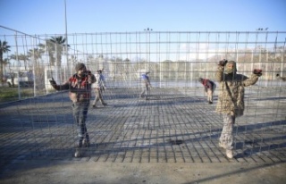 Beach Park’taki tenis ve basketbol sahalarına yenileme...