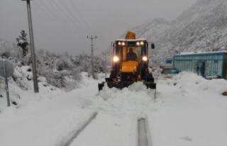Büyükşehir Belediyesi’nin karla mücadelesi sürüyor