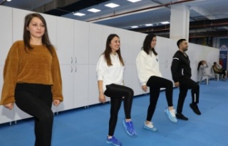 Büyükşehir halk dansları gösteri ekibi çalışmaya...