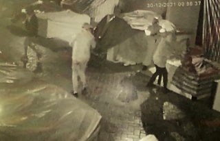 Cansız mankeni bile soyan Kapalı Çarşı hırsızları...