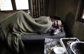 Derme çatma evde kötü koşullar altında yaşayan...