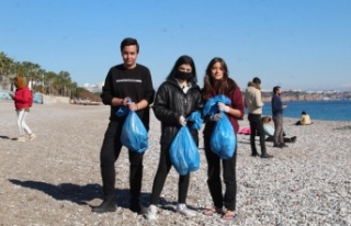 Dünyaca ünlü sahile 750 kilometre uzaklıktan öğrenci...