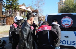 ’Dur’ ihtarına uymadılar, kovalamaca sonucu...