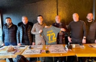 Eski Kaymakam Tanrıseven’e Alanya’dan forma jesti