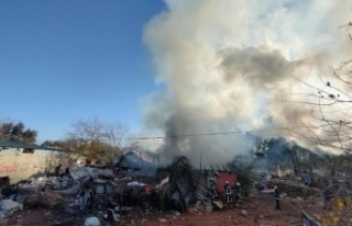 Evi alevler sardı, evde yaşayanlar 'çek çek'...