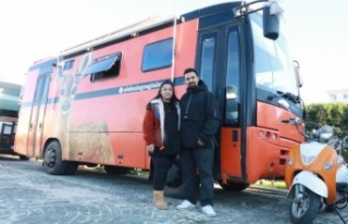 Hurda otobüsü ‘yeni gelin’ karavanına çevirdiler