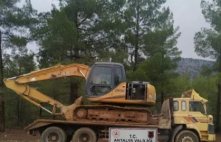 Jandarmadan iş makinasıyla yapılan kaçak kazıya...