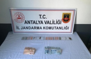 Jandarmadan Tekel markette kumara suçüstü