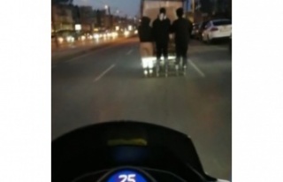 Kağıt toplayan aracın arkasında ölümle dans...