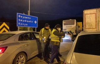 Kar ve tipi nedeniyle kapanan yolda kalan vatandaşlara...