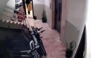 Kilitli bisikletleri çalmak istedi, açılan kapı...