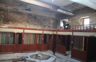 Kullanılmayan tarihi hamamdaki yangın korkuttu