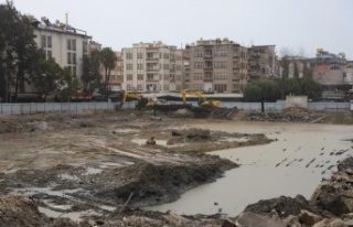 Mega projede, sağanak yağmura rağmen çalışmalar...