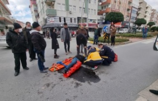 Otomobil ile motosiklet kavşakta çarpıştı: 1...