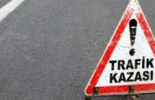 Otomobile çarpan motosiklet parçalandı, sürücüsü...