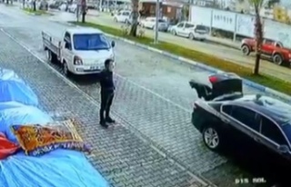 Patron, işçiyi arabası kirlenmesin diye bagajda...