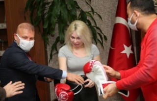 Rektör Özkan, dünya şampiyonlarını ağırladı