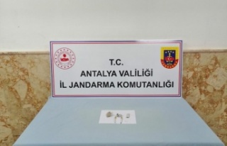 Şüphe üzerine durdurulan şahsın üzerinde 8 gram...