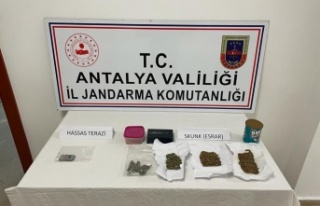 Turistlere uyuşturucu madde satan şahsa operasyon