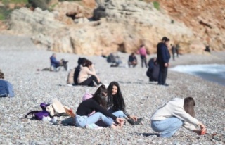 Türkiye donarken Antalya'da güneşi gören...