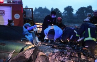 1 kişinin öldüğü ve otomobilin hurdaya döndüğü...