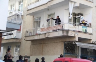 Ailesinin para vermemesi üzerine bunalıma girdiği...